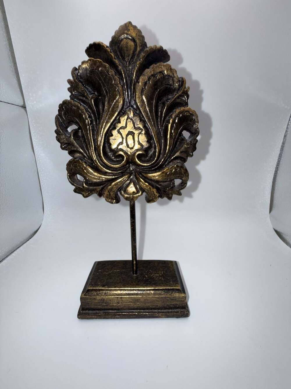 Vintage Ornate Acanthus Leaf Pediment Decorative Tabletop Accent